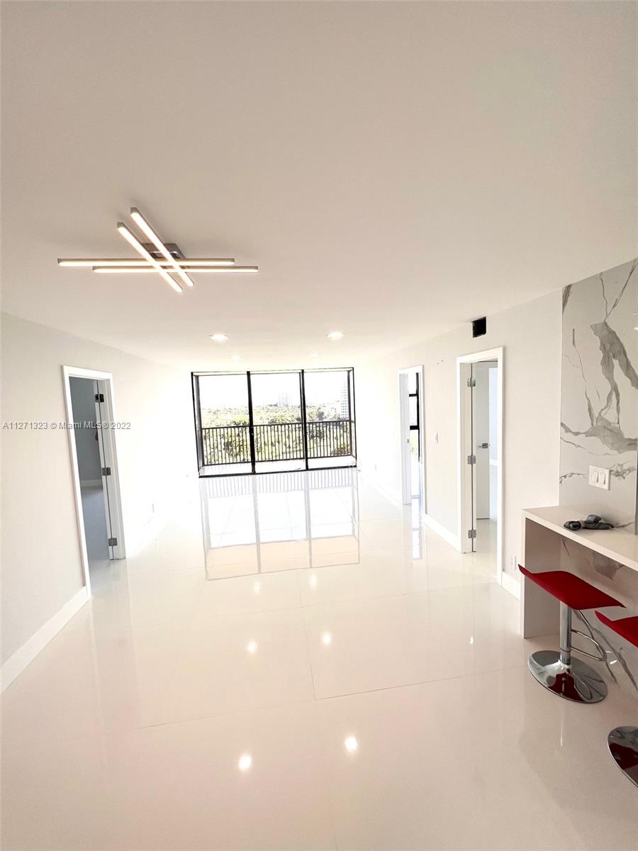 Photo of 20379 Country Club Dr #1434, Aventura, Florida, 33180 - Eat in Kitchen