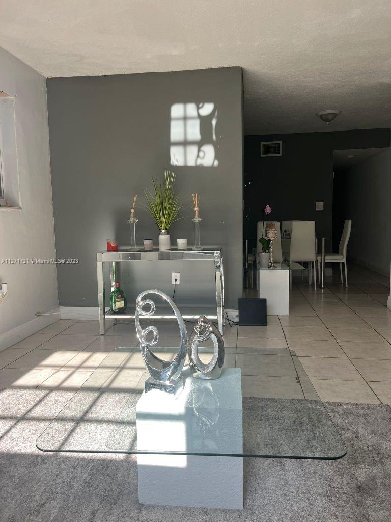 See details / 4421 sq. ft. $ 2023-01-25 0 Photo
