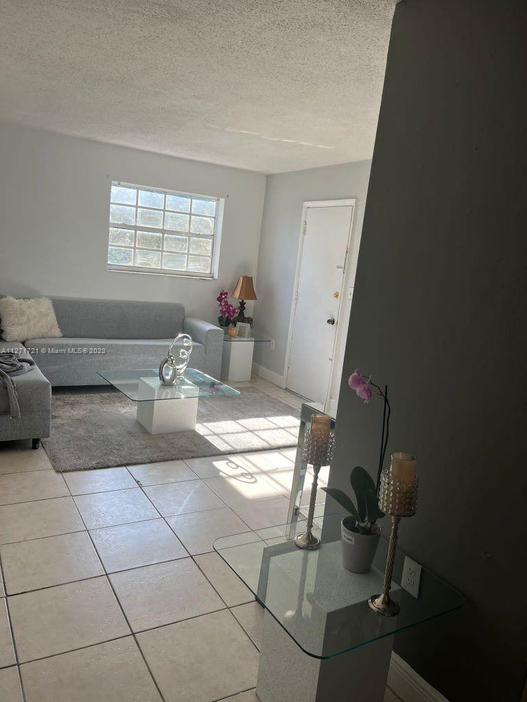 See details / 4421 sq. ft. $ 2023-01-25 0 Photo