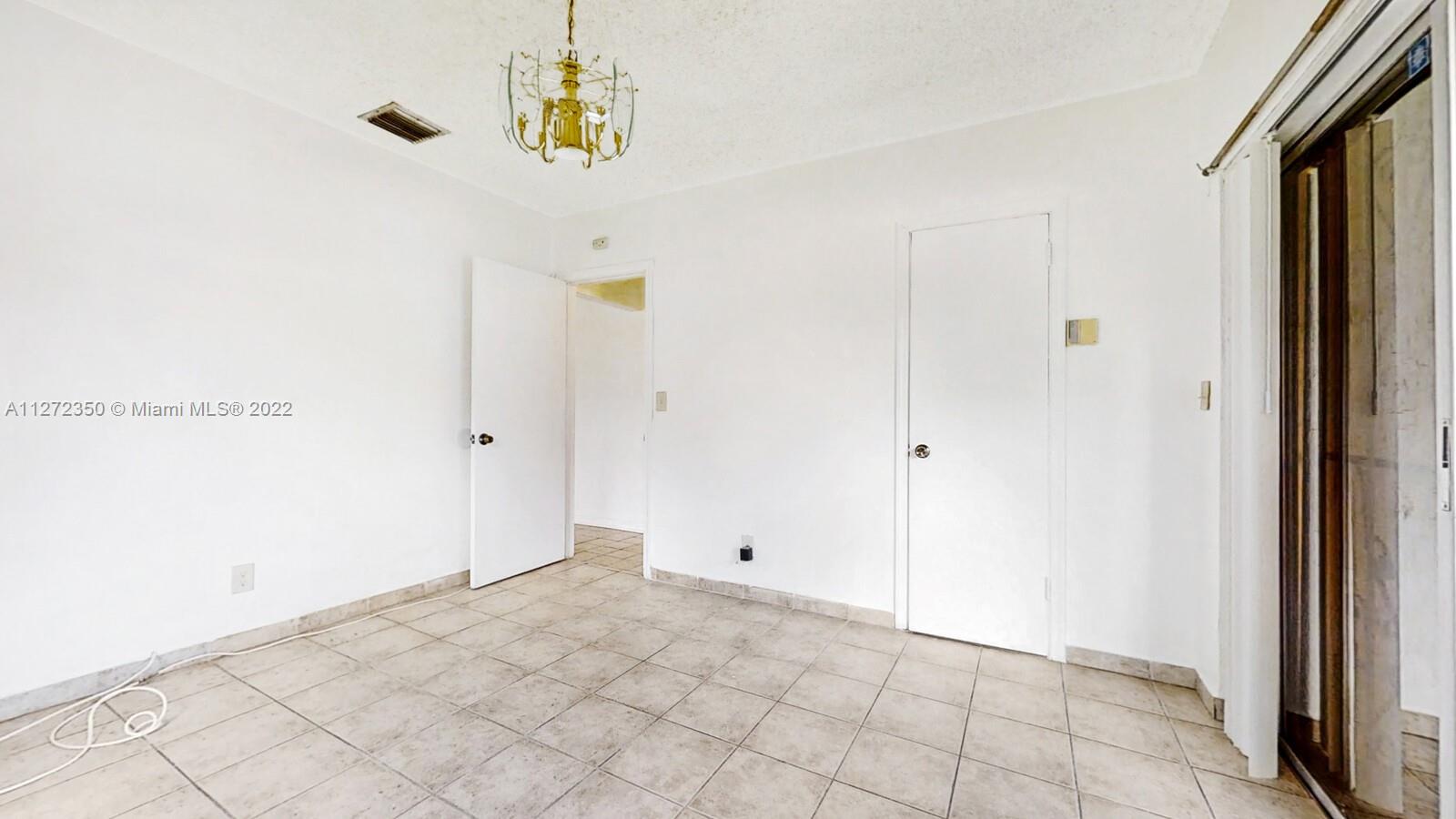 See details / 2410 sq. ft. $ 2022-11-03 0 Photo
