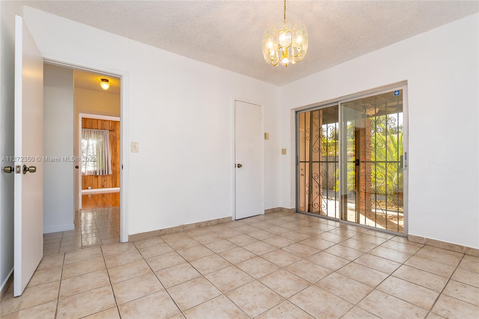 See details / 2410 sq. ft. $ 2022-11-03 0 Photo