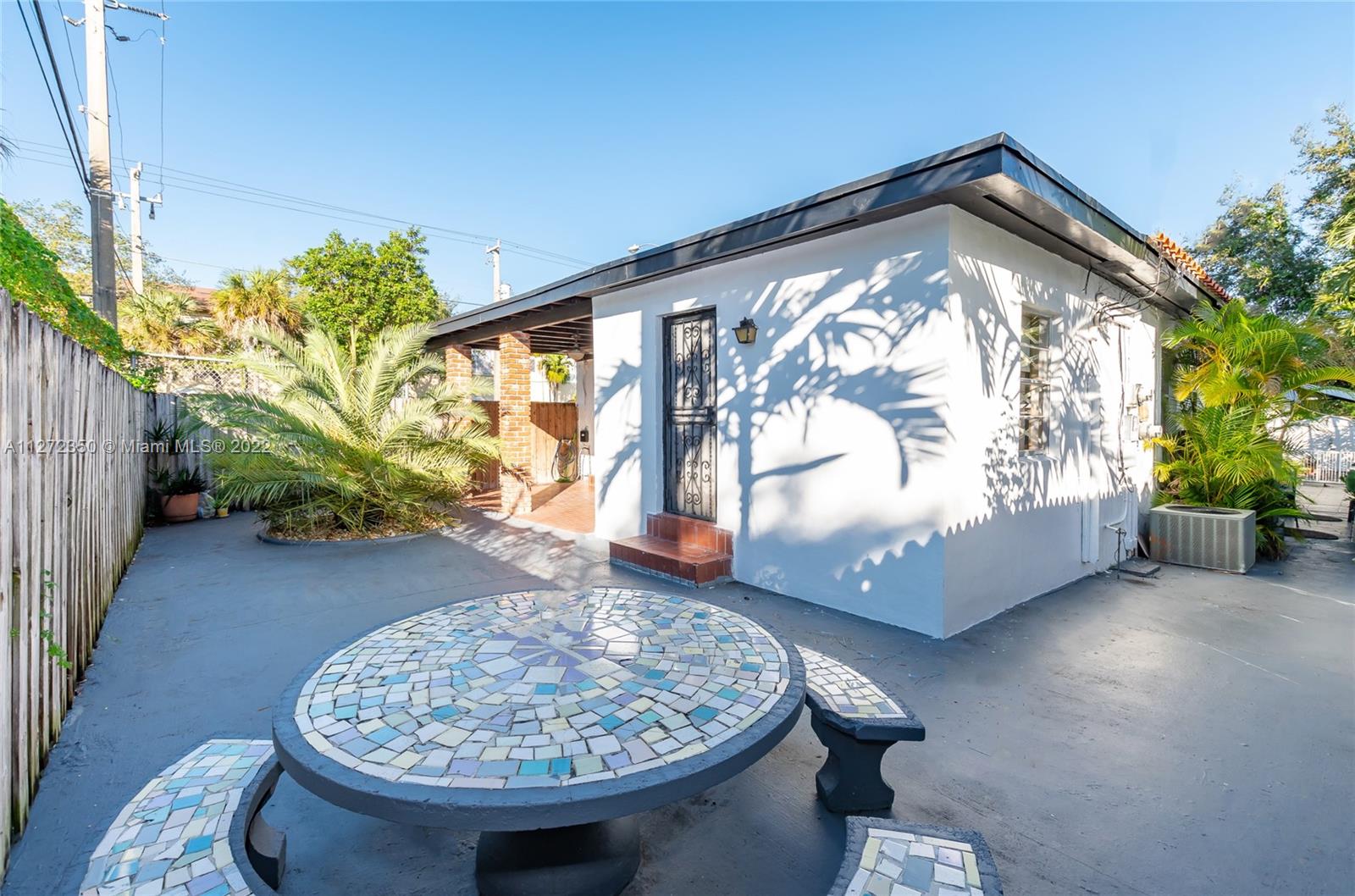 See details / 2410 sq. ft. $ 2022-11-03 0 Photo