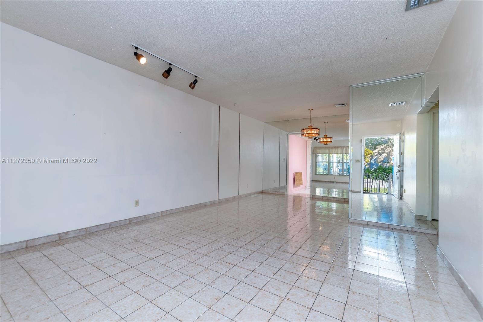 See details / 2410 sq. ft. $ 2022-11-03 0 Photo