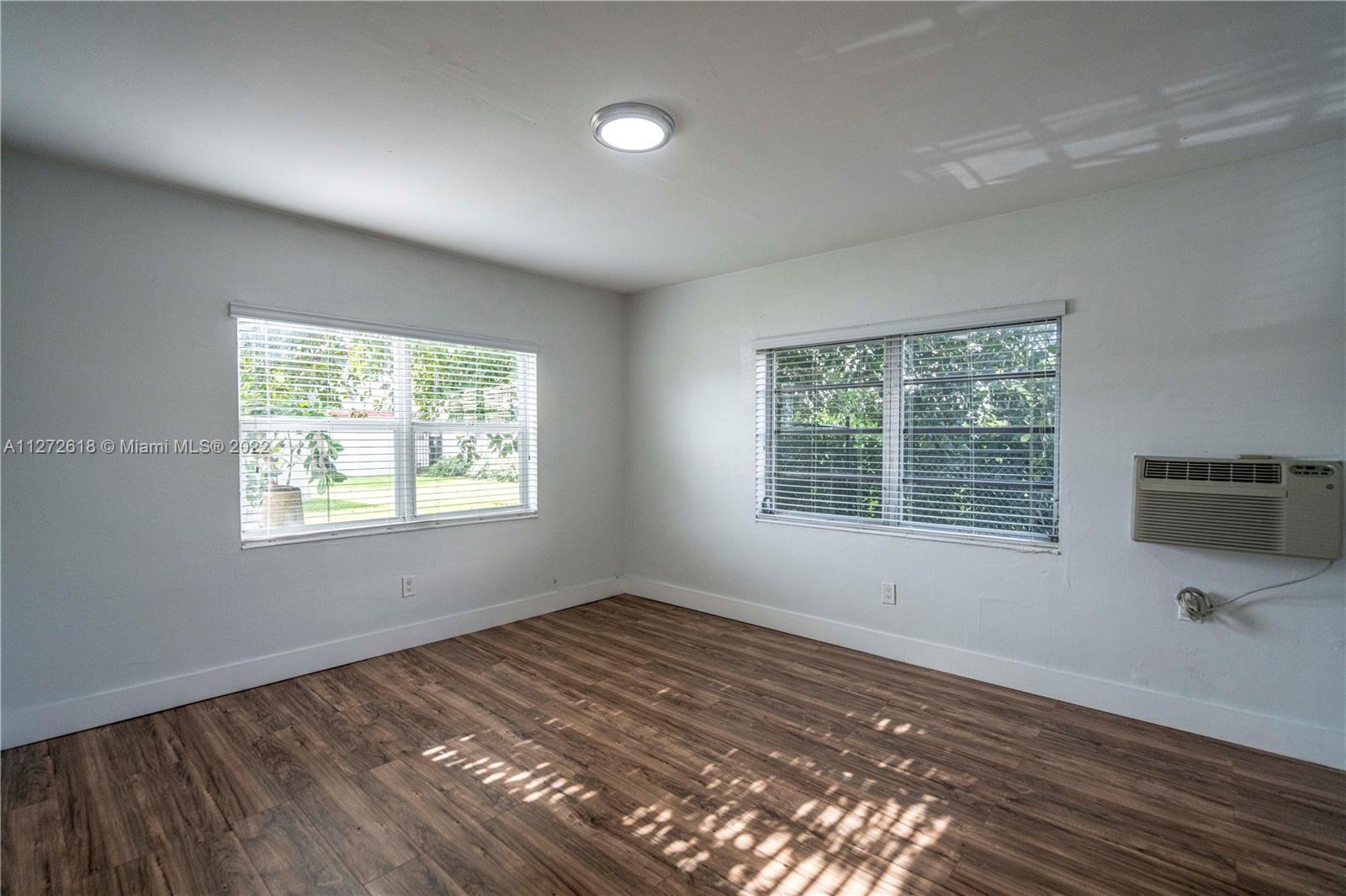 See details / sq. ft. $ 2022-09-13 0 Photo
