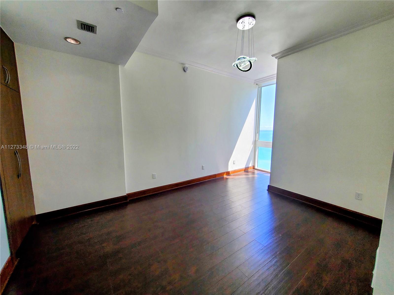 See details 3601 3 / 4 2768 sq. ft. $ 2022-09-15 0 Photo