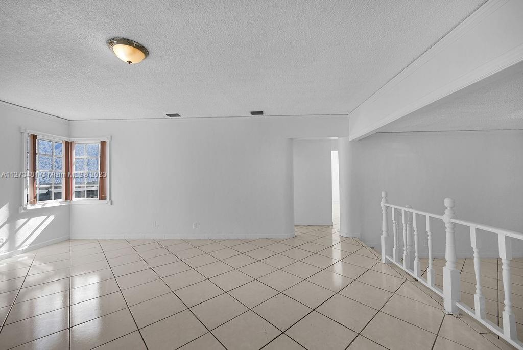 See details / 2438 sq. ft. $ 2023-01-13 0 Photo