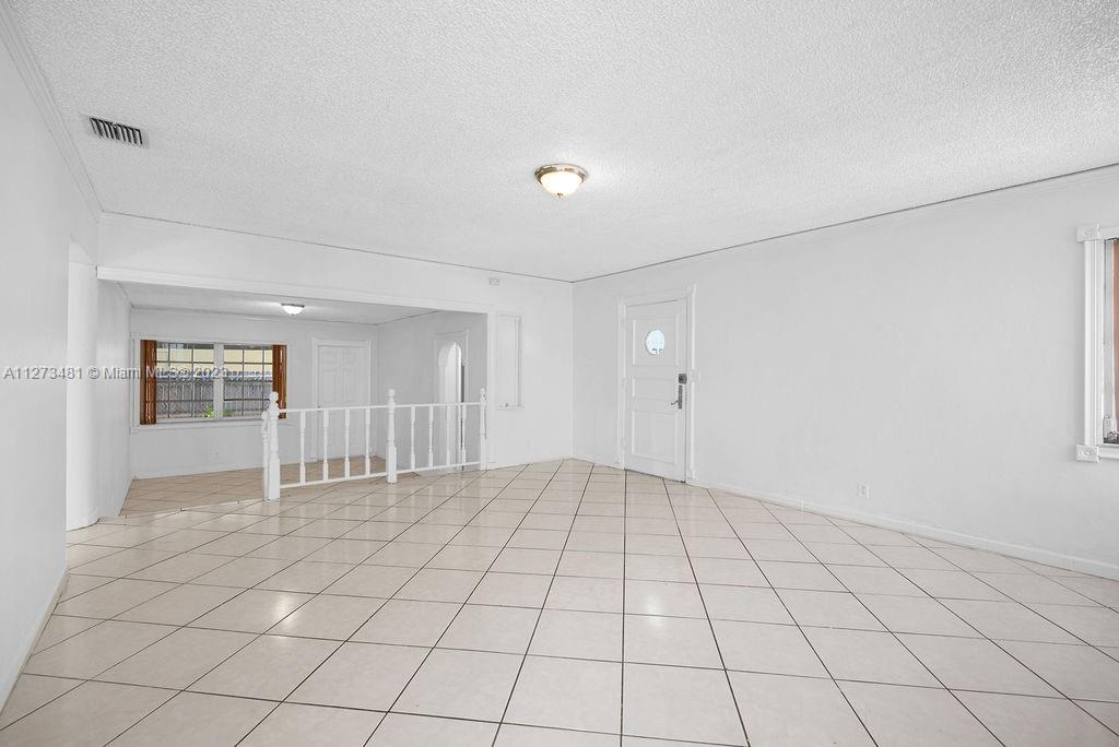 See details / 2438 sq. ft. $ 2023-01-13 0 Photo