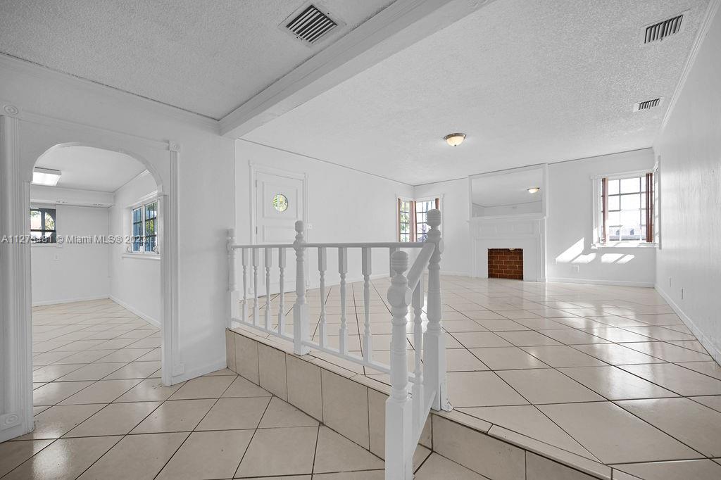 See details / 2438 sq. ft. $ 2023-01-13 0 Photo