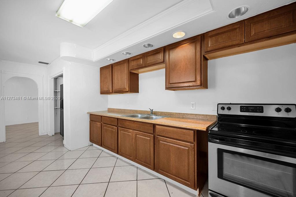 See details / 2438 sq. ft. $ 2023-01-13 0 Photo