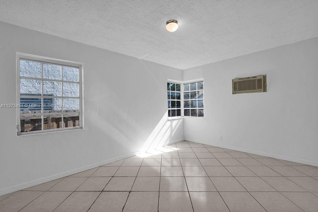 See details / 2438 sq. ft. $ 2023-01-13 0 Photo