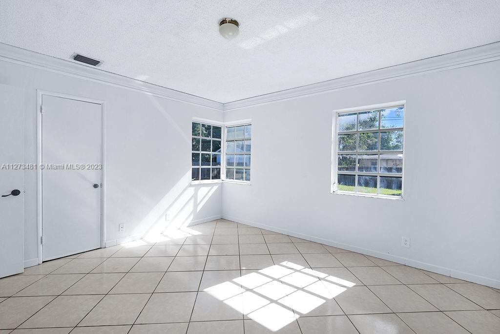 See details / 2438 sq. ft. $ 2023-01-13 0 Photo