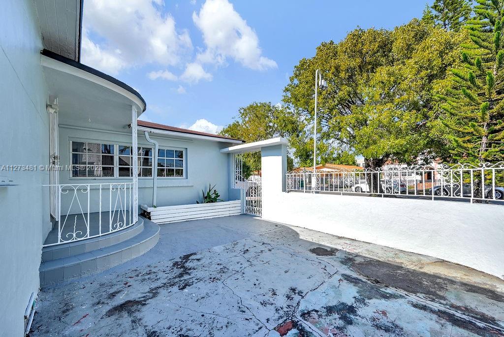 See details / 2438 sq. ft. $ 2023-01-13 0 Photo