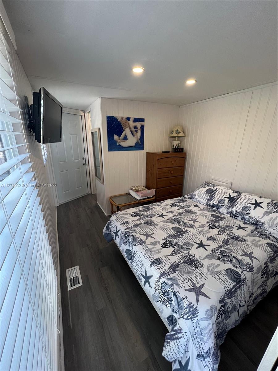 See details 2 / 2 404 sq. ft. $ 2022-09-16 0 Photo
