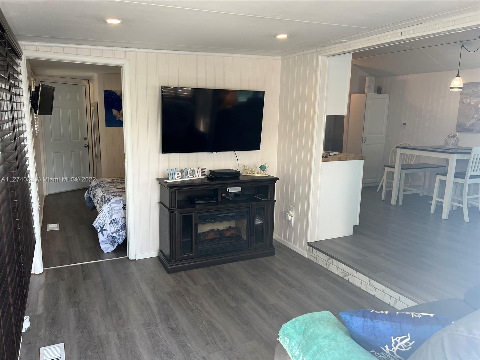See details 2 / 2 404 sq. ft. $ 2022-09-16 0 Photo