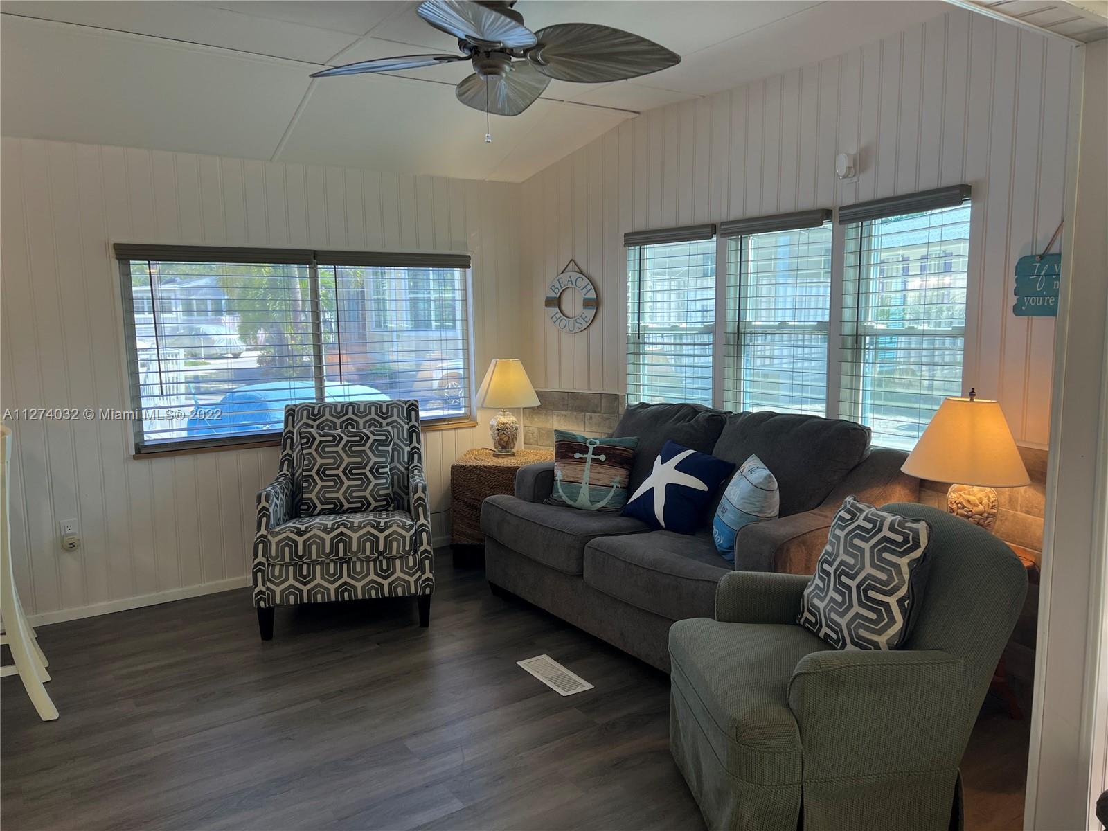 See details 2 / 2 404 sq. ft. $ 2022-09-16 0 Photo