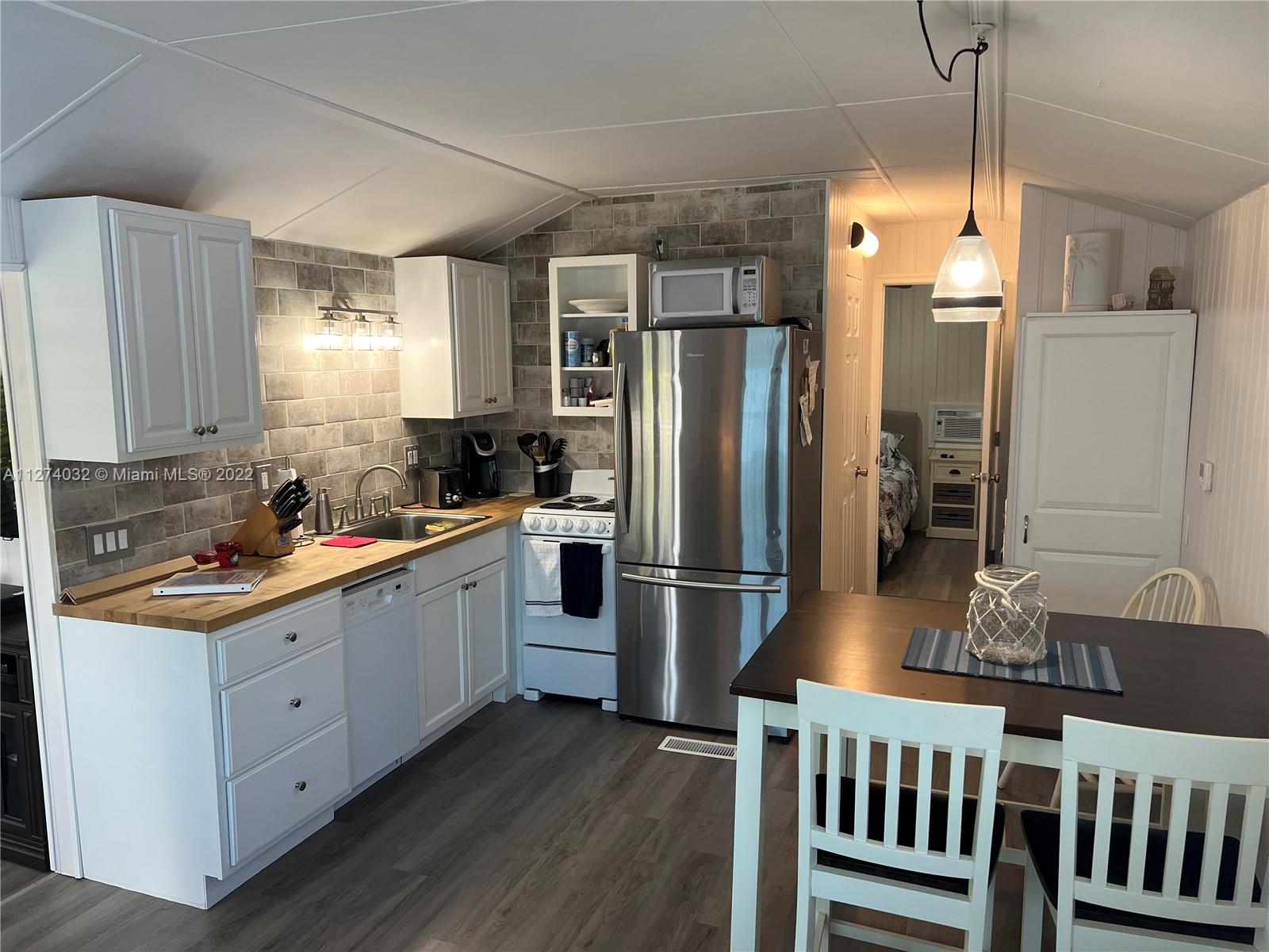 See details 2 / 2 404 sq. ft. $ 2022-09-16 0 Photo
