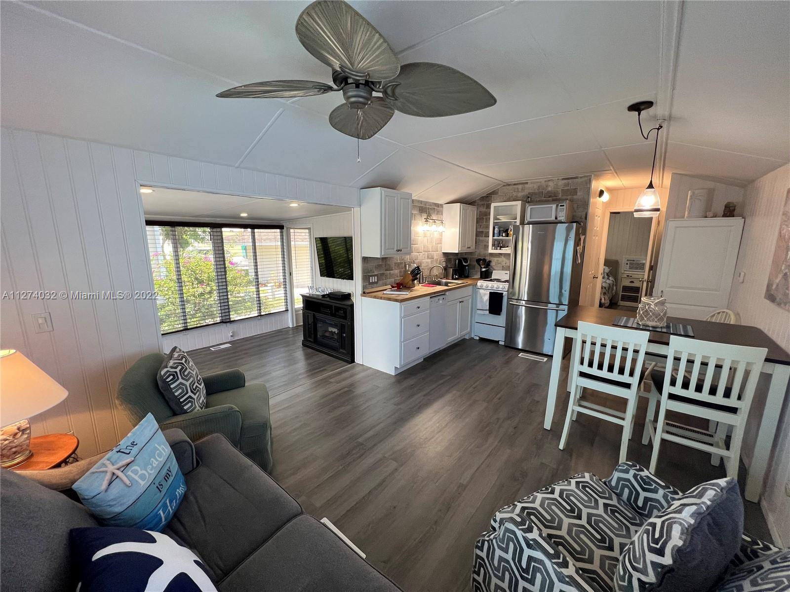 See details 2 / 2 404 sq. ft. $ 2022-09-16 0 Photo