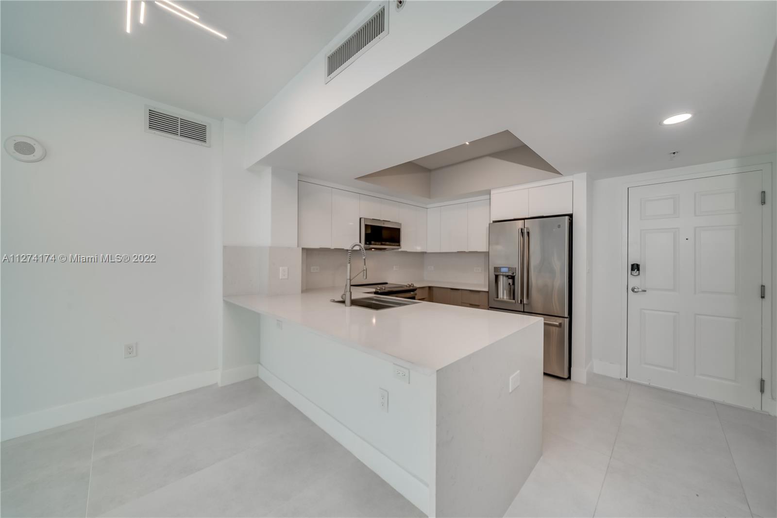 Photo of 140 Dixie Hwy #604, Hollywood, Florida, 33020 - kitchen