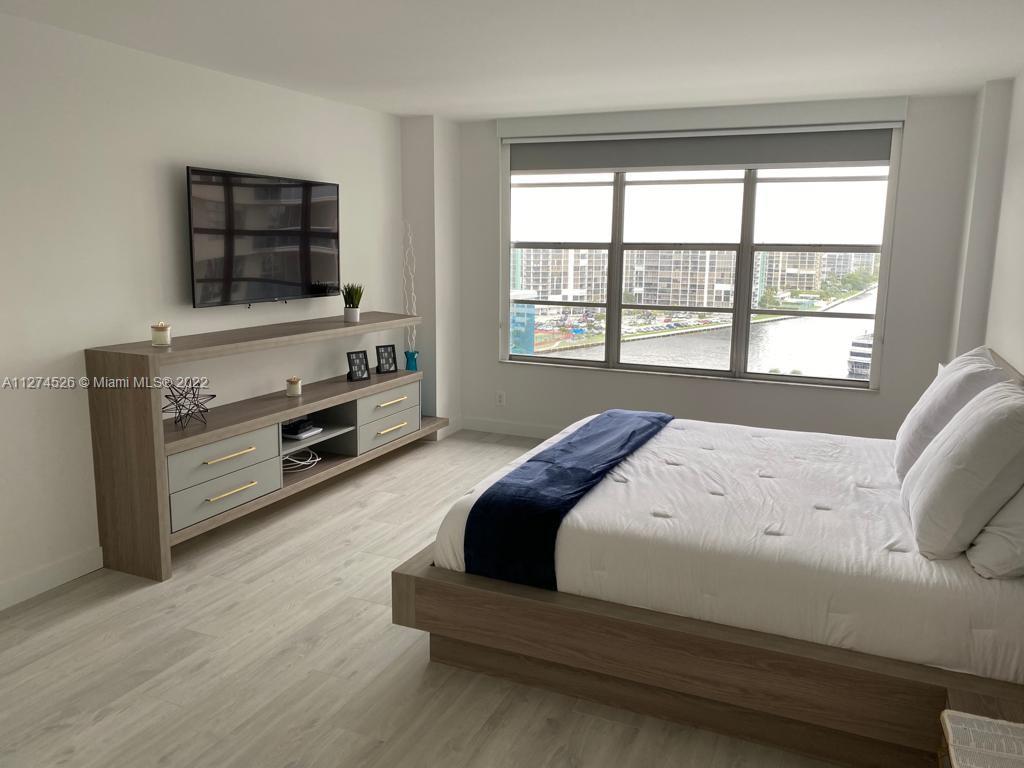 Photo of 3800 Ocean Dr #1103, Hollywood, Florida, 33019 - Living Room