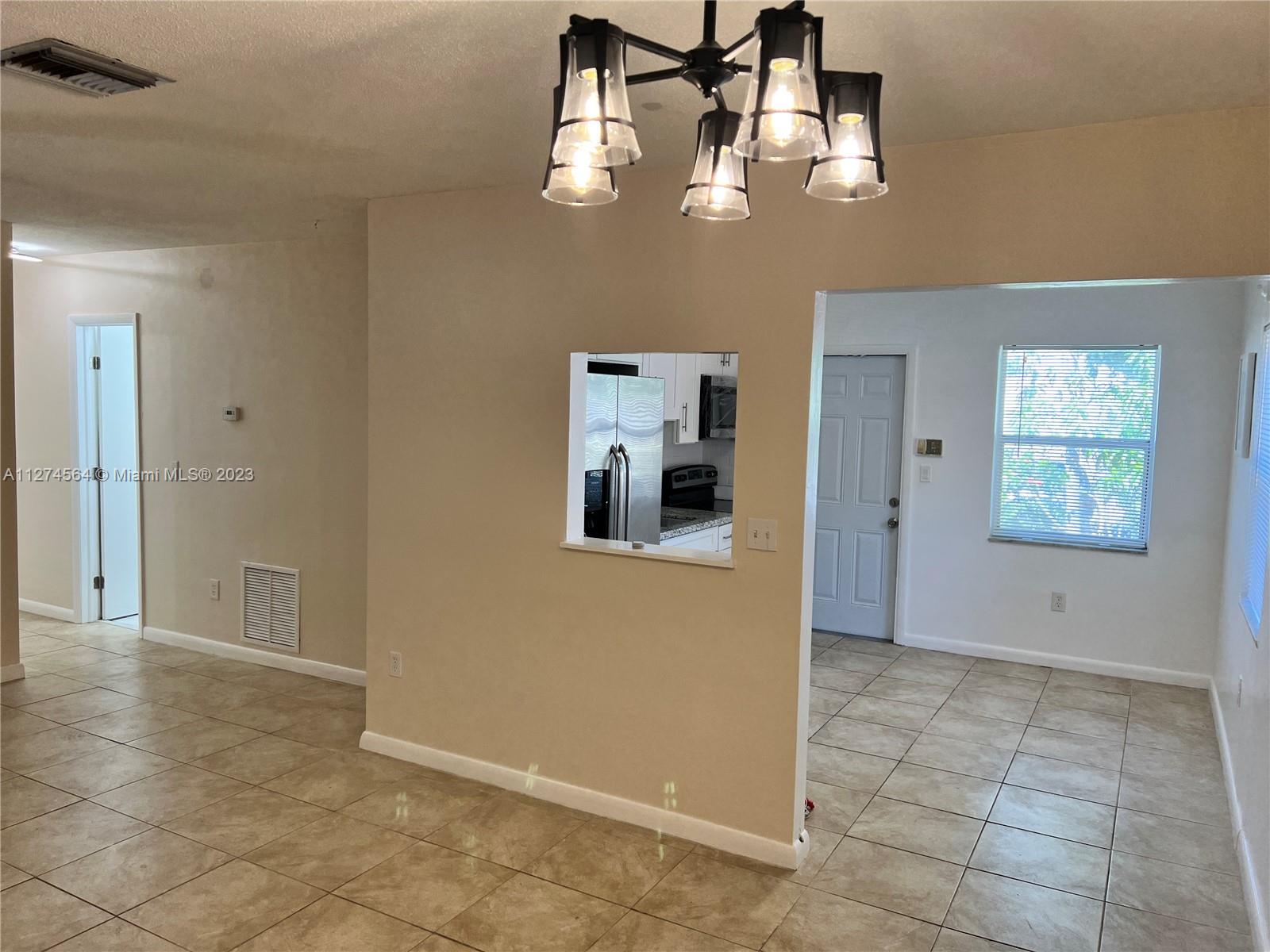 See details / 1903 sq. ft. $ 2022-10-03 0 Photo