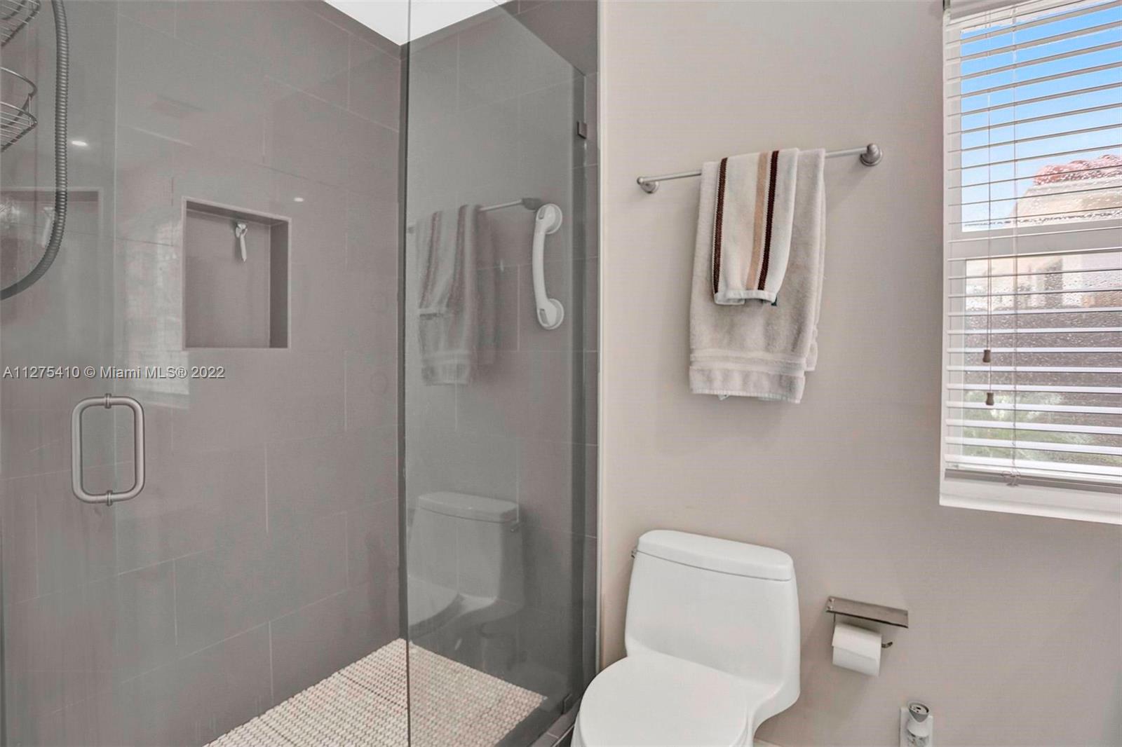 See details / 2472 sq. ft. $ 2022-09-19 0 Photo