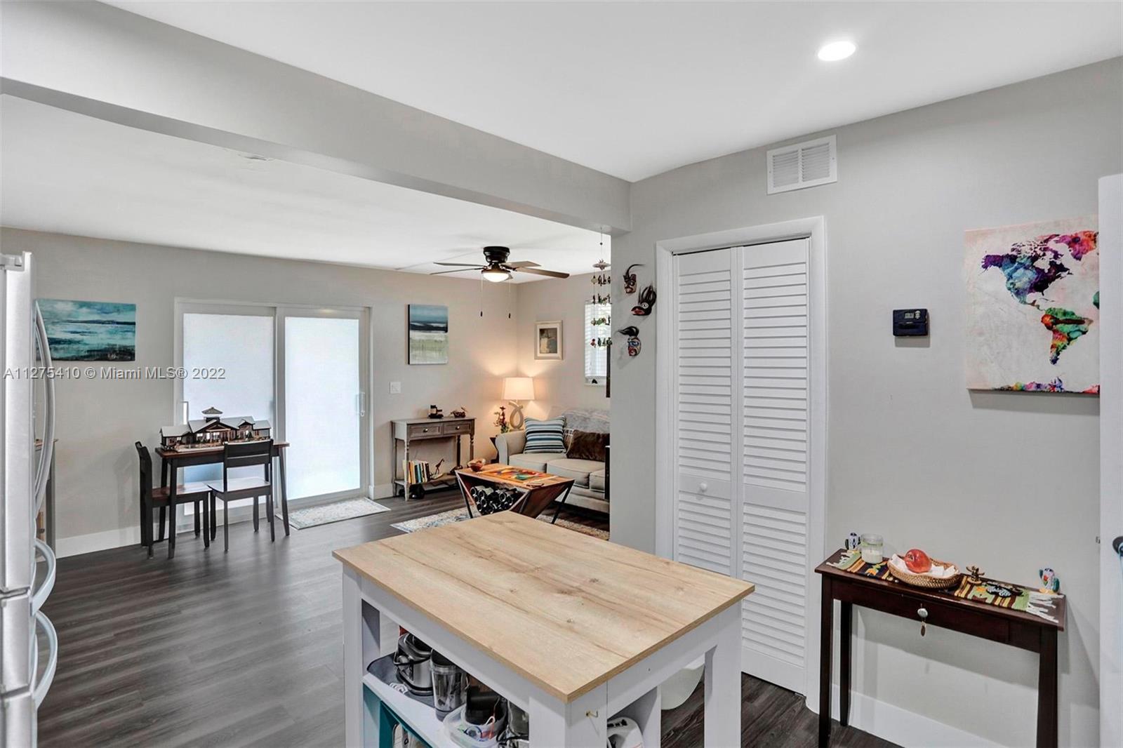 See details / 2472 sq. ft. $ 2022-09-19 0 Photo