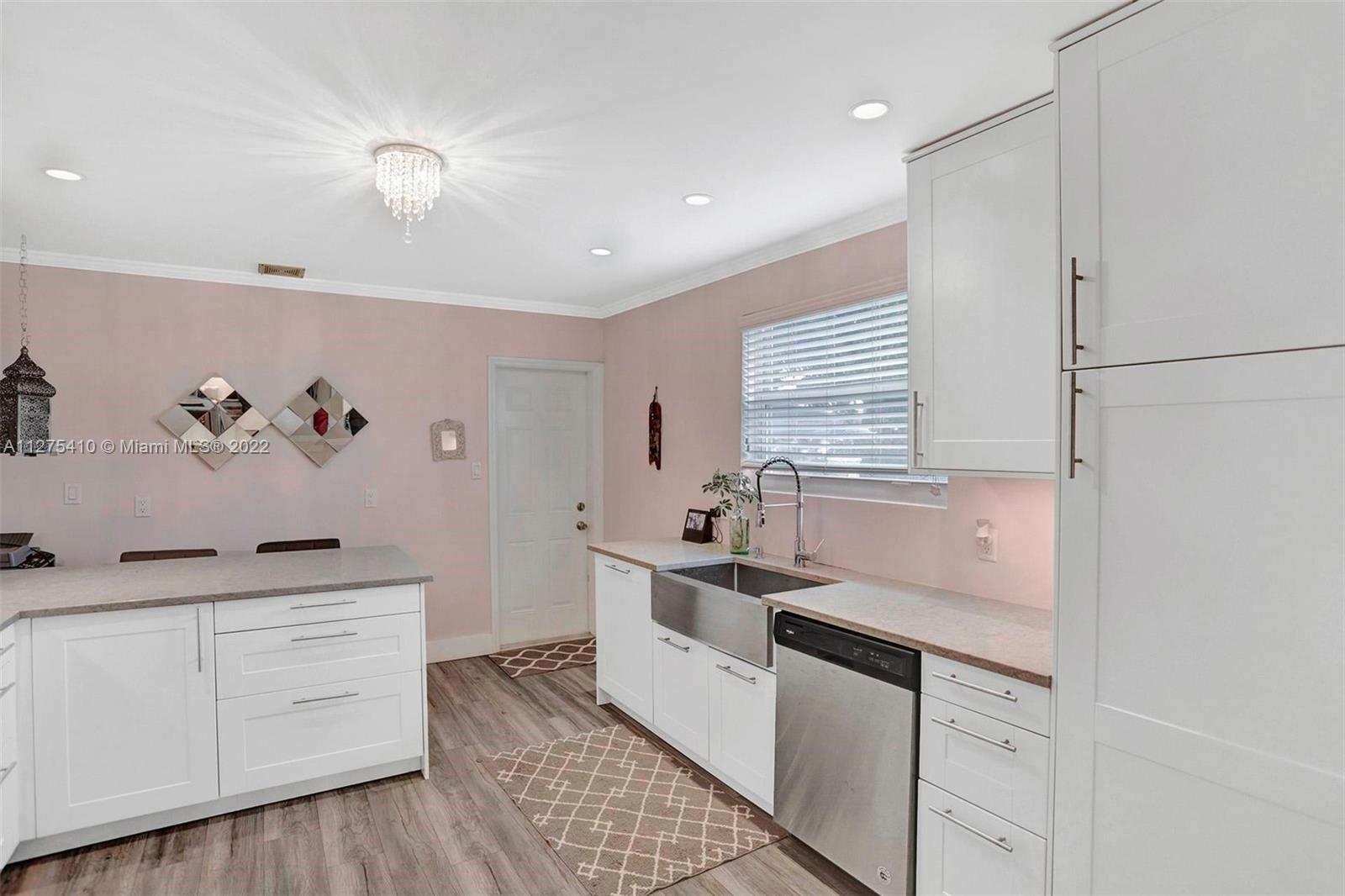 See details / 2472 sq. ft. $ 2022-09-19 0 Photo