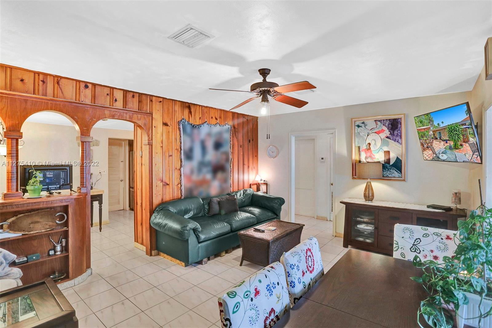 See details / 2472 sq. ft. $ 2022-09-19 0 Photo