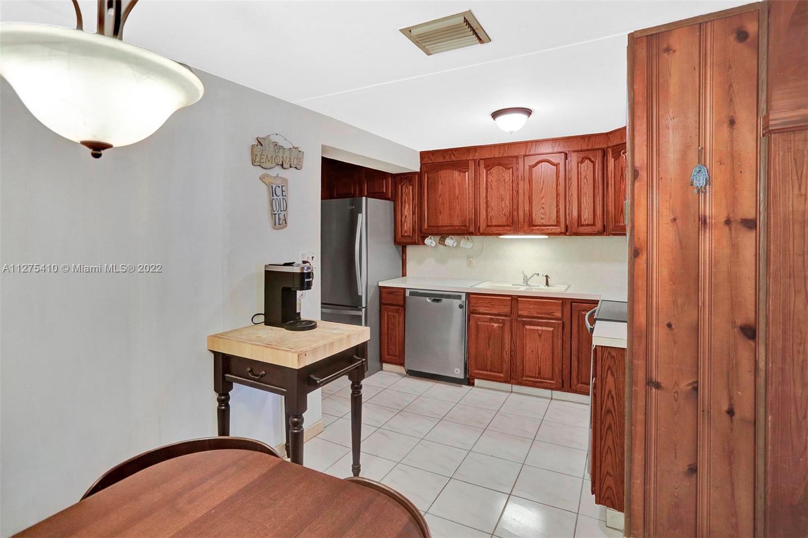See details / 2472 sq. ft. $ 2022-09-19 0 Photo