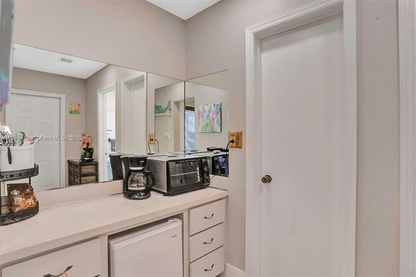 See details / 2472 sq. ft. $ 2022-09-19 0 Photo