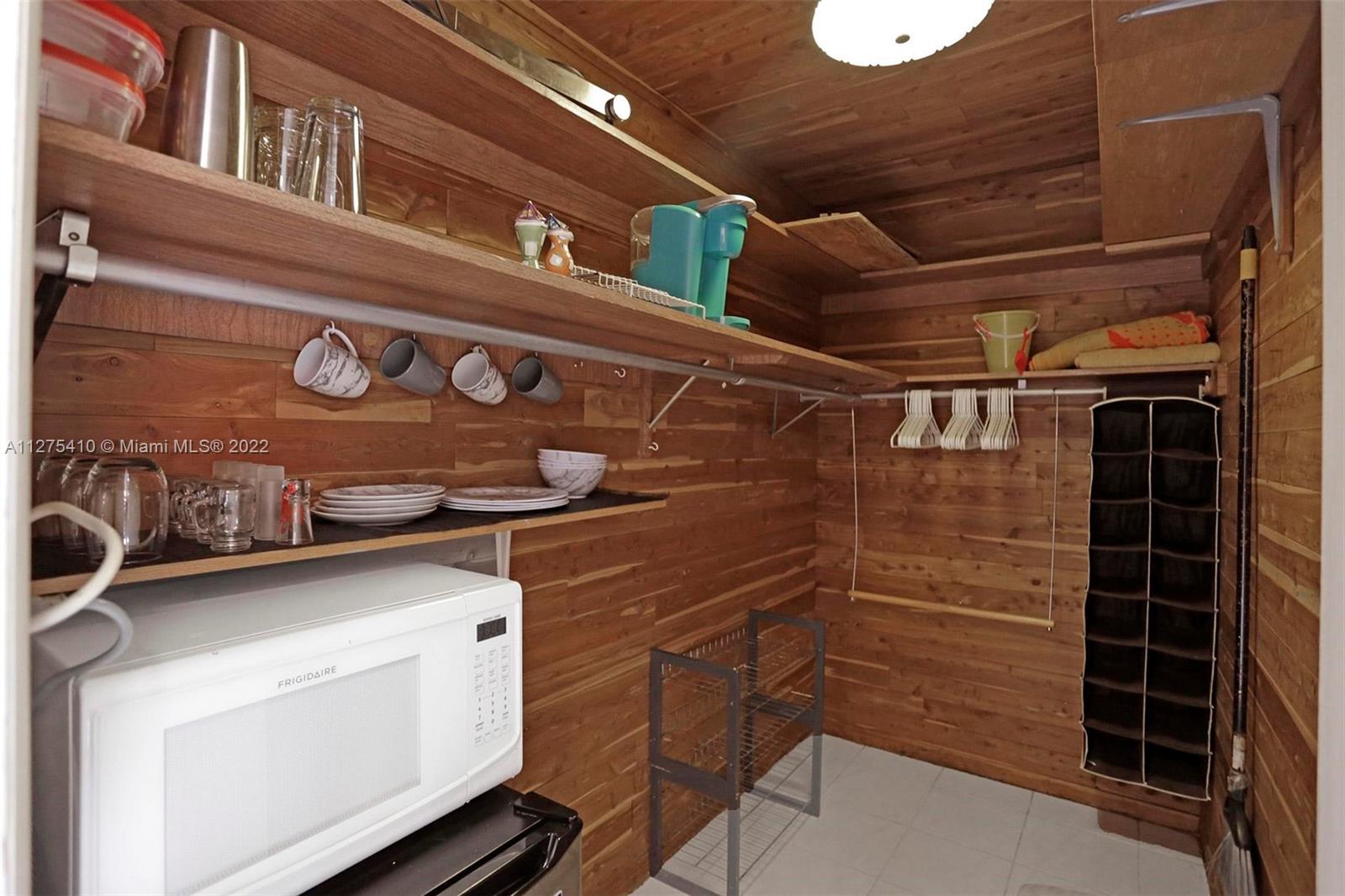 See details / 2472 sq. ft. $ 2022-09-19 0 Photo