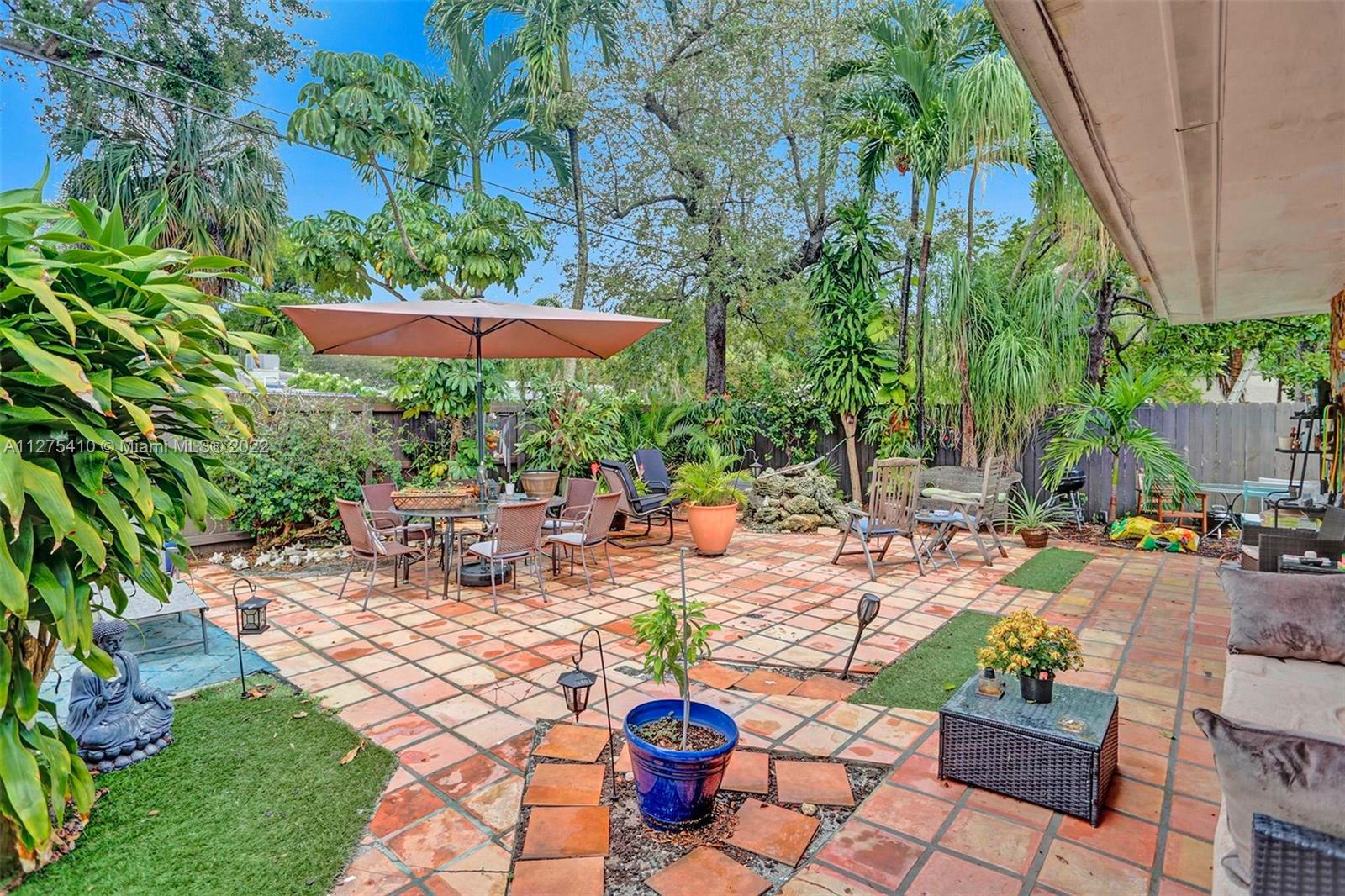 See details / 2472 sq. ft. $ 2022-09-19 0 Photo