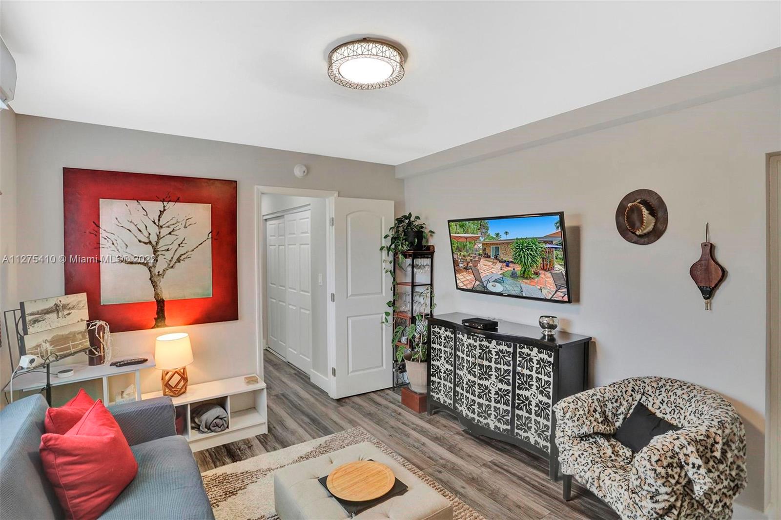 See details / 2472 sq. ft. $ 2022-09-19 0 Photo