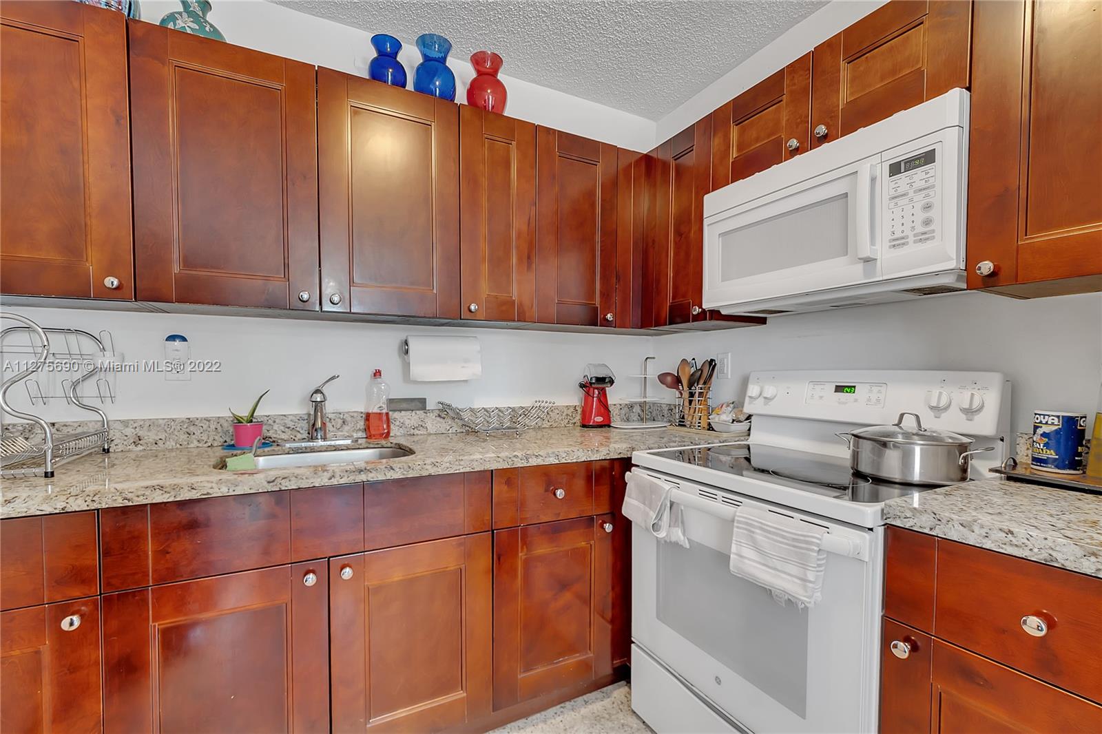 See details / 2230 sq. ft. $ 2022-10-09 0 Photo