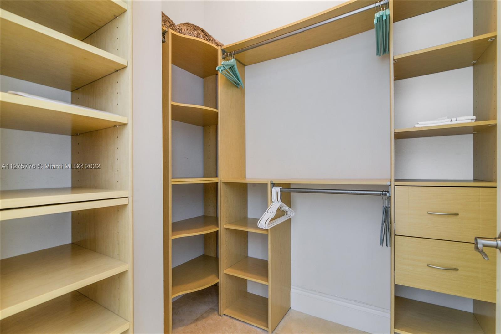 See details 4201 3 / 4 2768 sq. ft. $ 2022-09-20 0 Photo