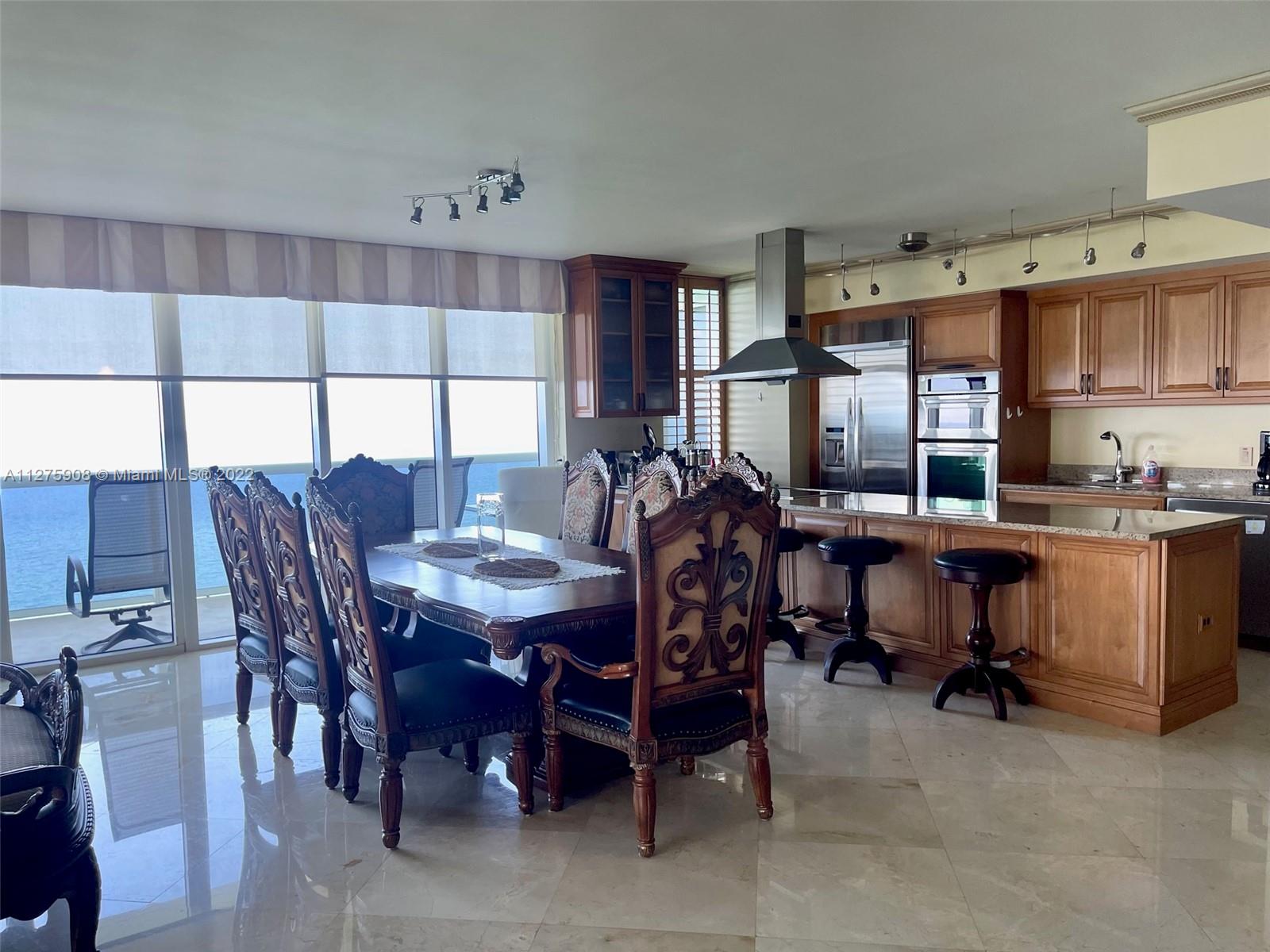 Ver detalles 3101 3 / 3 2065 sq. ft. $ 2022-09-20 0 foto