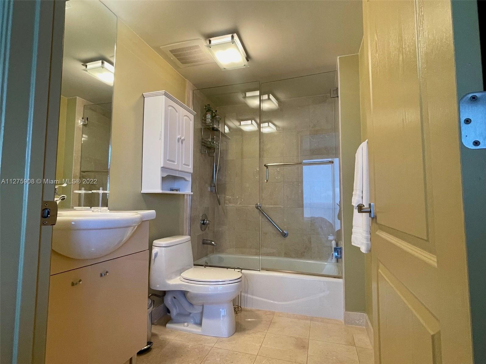 Ver detalles 3101 3 / 3 2065 sq. ft. $ 2022-09-20 0 foto