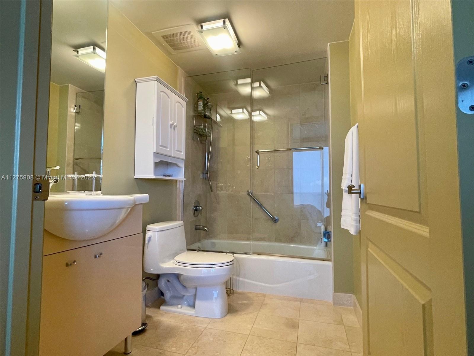 Ver detalles 3101 3 / 3 2065 sq. ft. $ 2022-09-20 0 foto