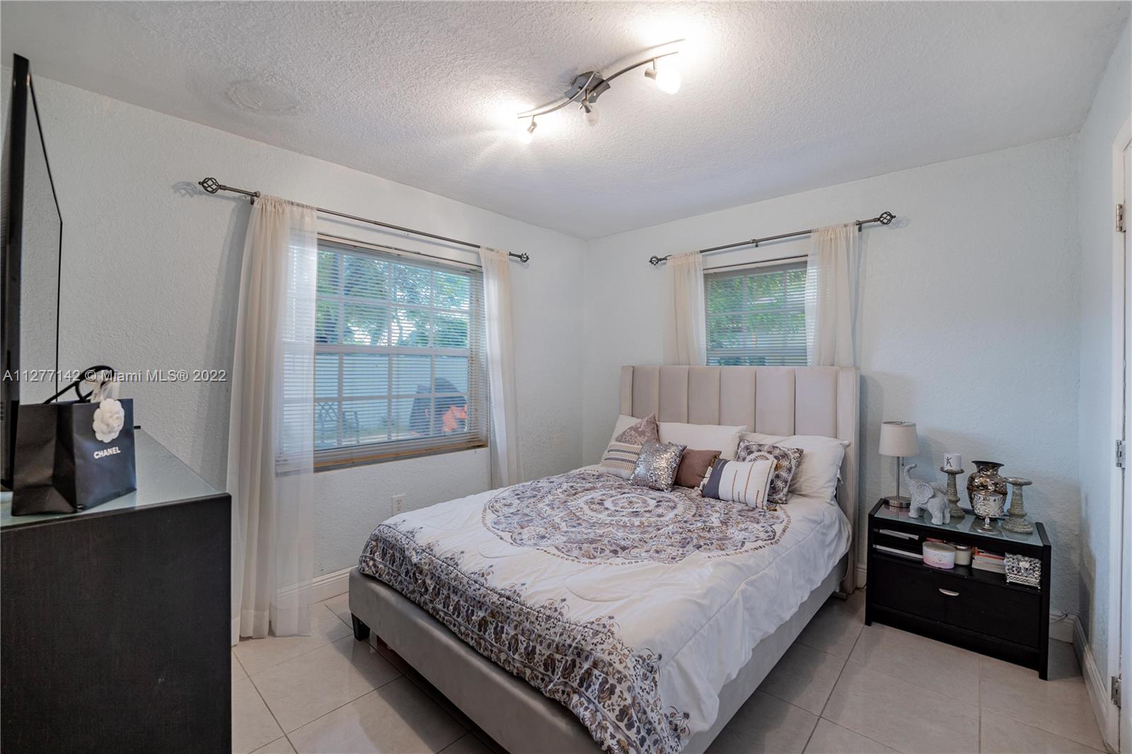 See details / 1529 sq. ft. $ 2022-09-22 0 Photo