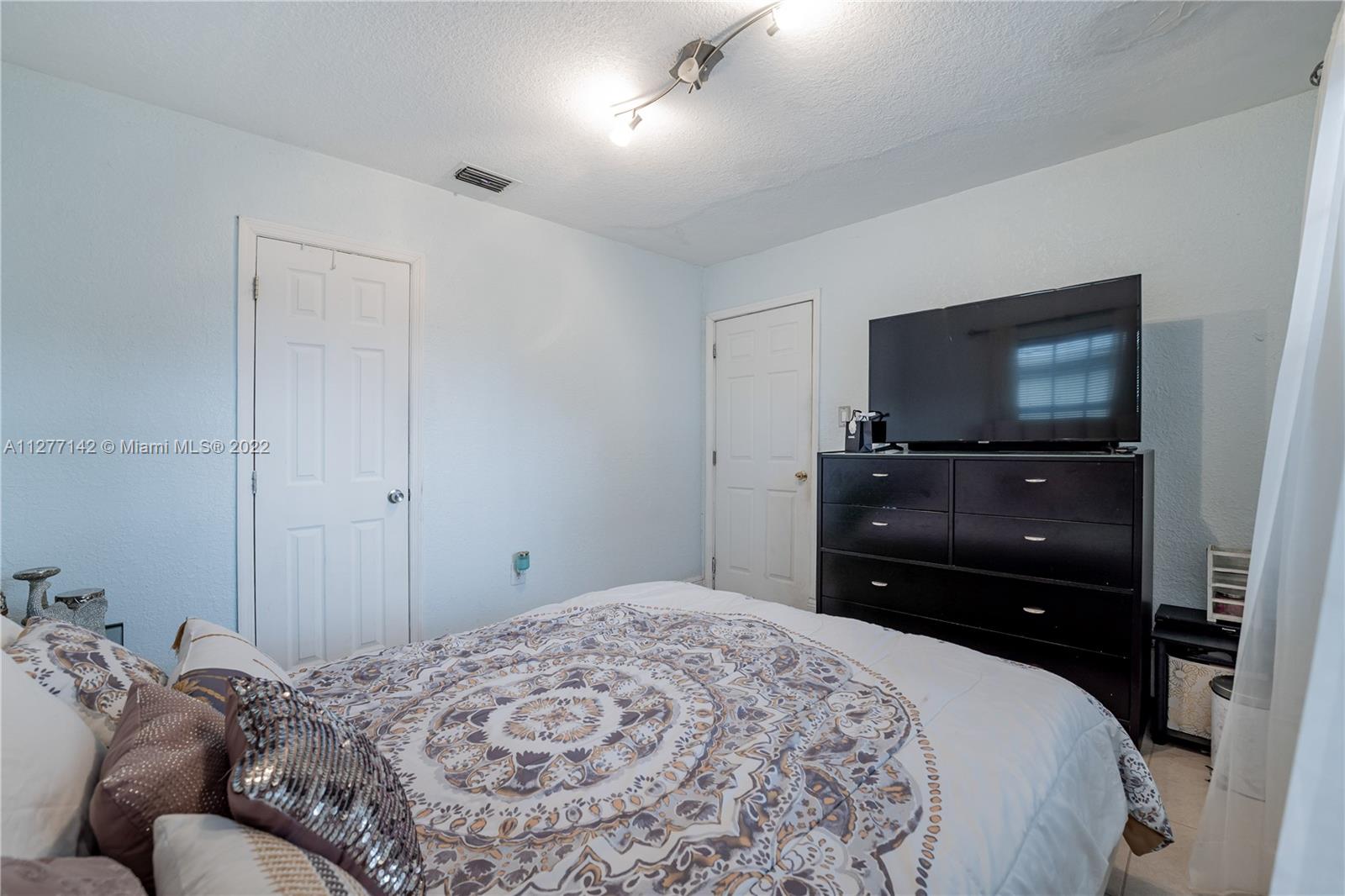 See details / 1529 sq. ft. $ 2022-09-22 0 Photo