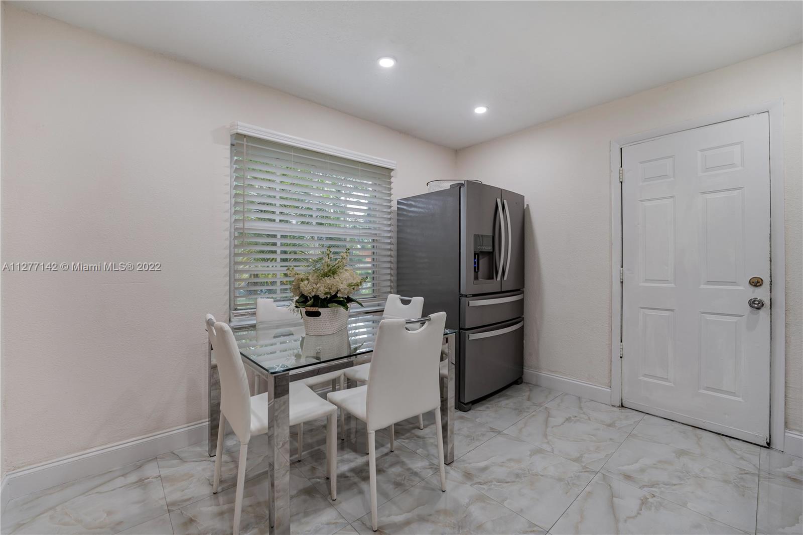 See details / 1529 sq. ft. $ 2022-09-22 0 Photo