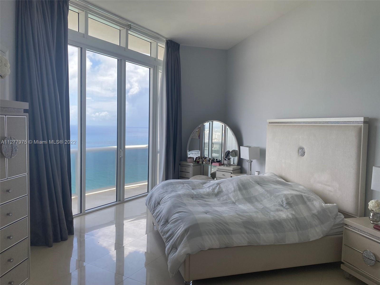 Ver detalles 4204 3 / 4 2327 sq. ft. $ 2022-09-25 0 foto