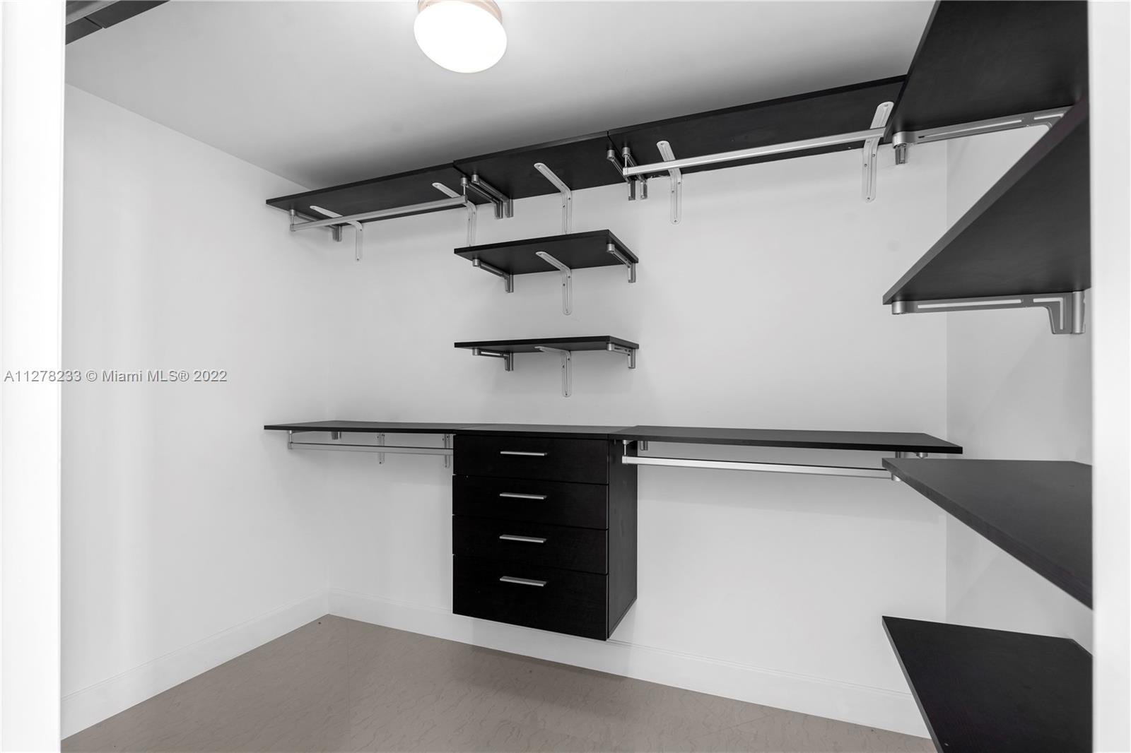 See details 2804 3 / 4 2078 sq. ft. $ 2022-10-24 0 Photo