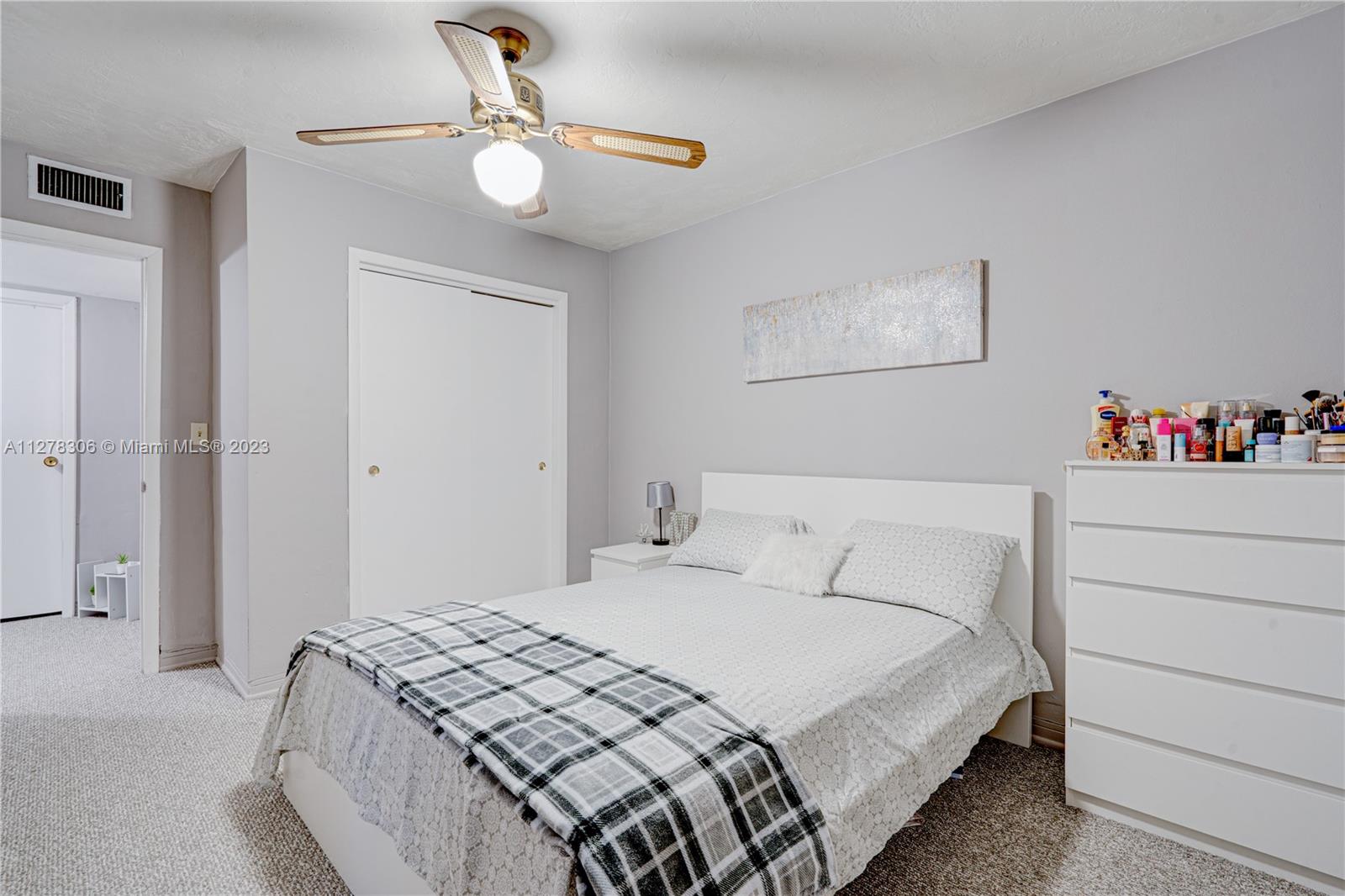 See details / 4341 sq. ft. $ 2022-09-26 0 Photo