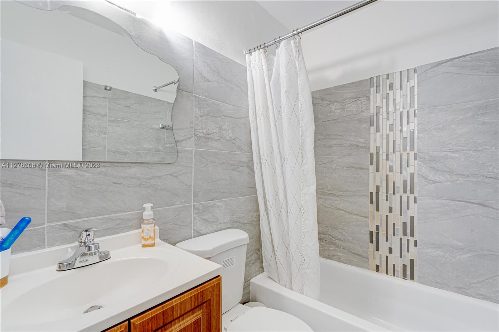 See details / 4341 sq. ft. $ 2022-09-26 0 Photo
