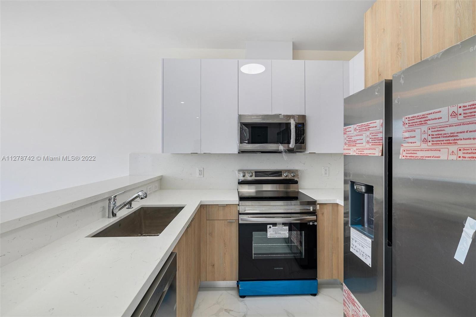 See details / 2421 sq. ft. $ 2022-11-14 0 Photo