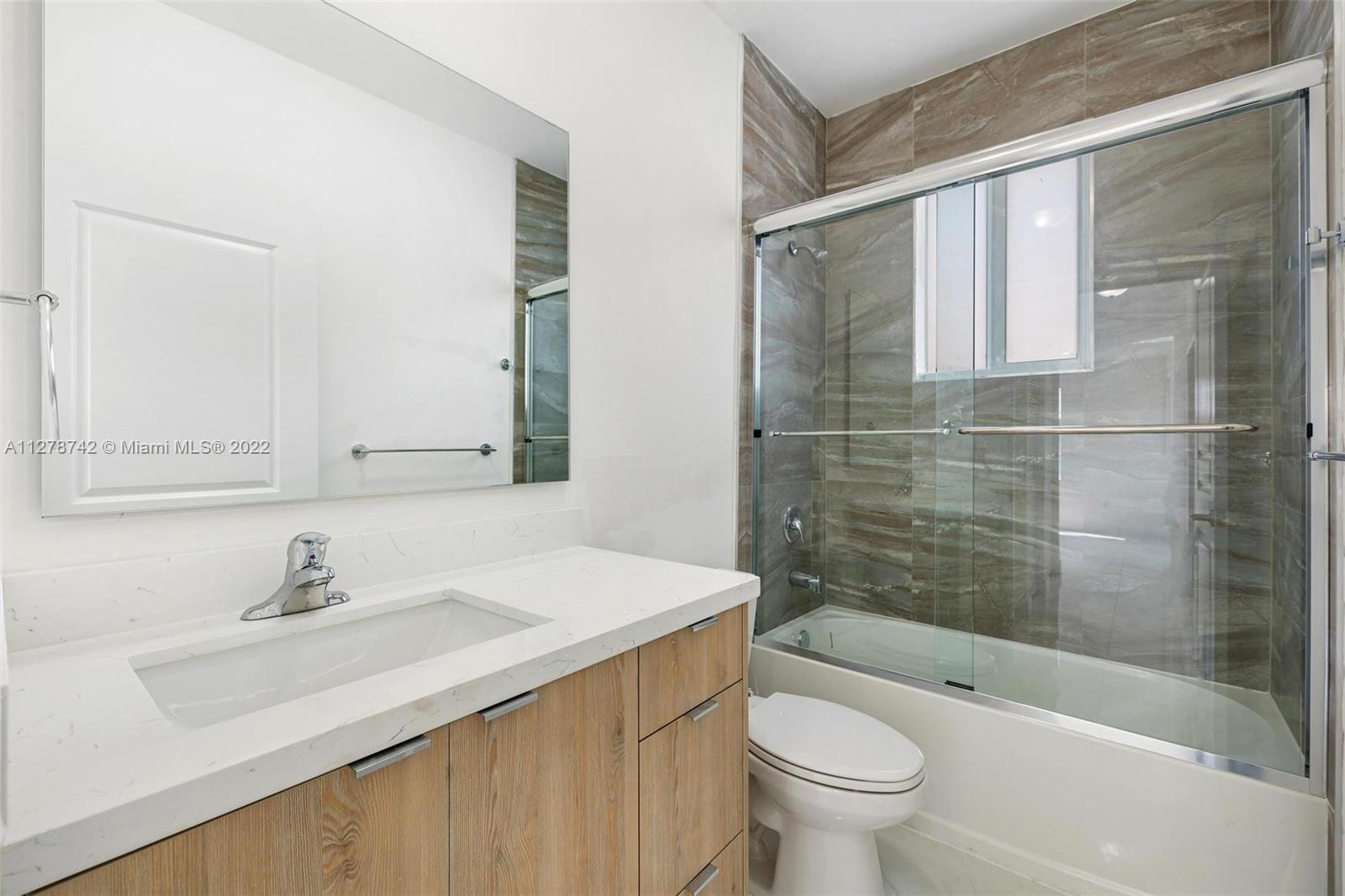 See details / 2421 sq. ft. $ 2022-11-14 0 Photo