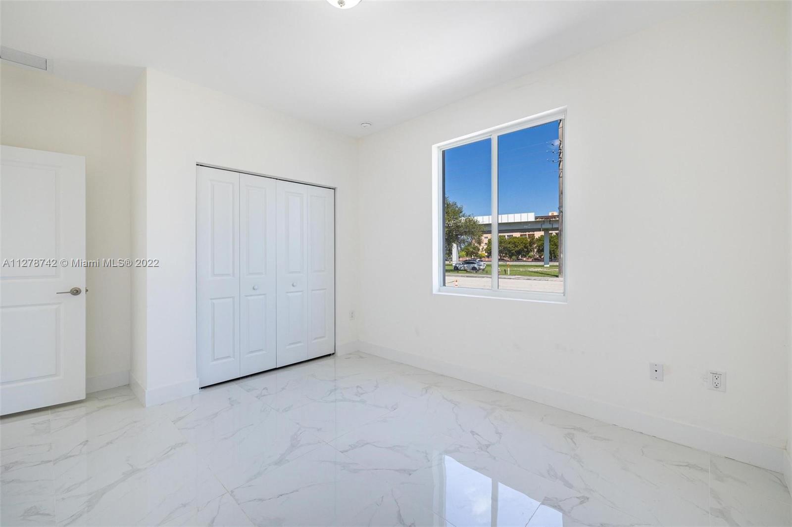 See details / 2421 sq. ft. $ 2022-11-14 0 Photo