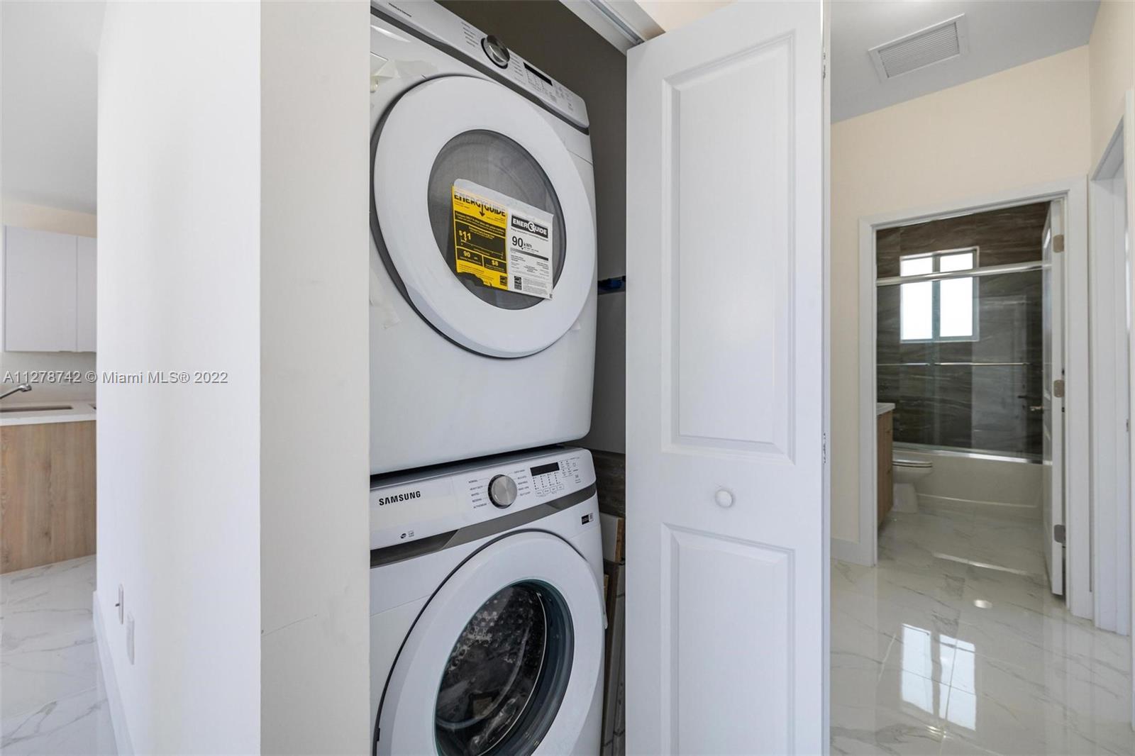 See details / 2421 sq. ft. $ 2022-11-14 0 Photo