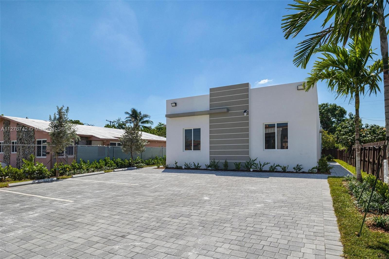 See details / 2421 sq. ft. $ 2022-11-14 0 Photo